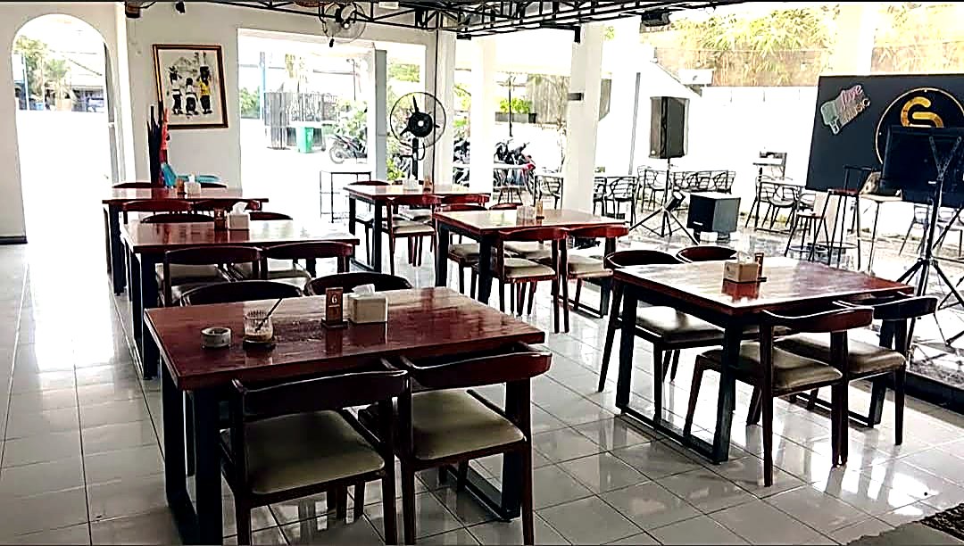 Area dining outdoor Sam's Coffee & Eatery